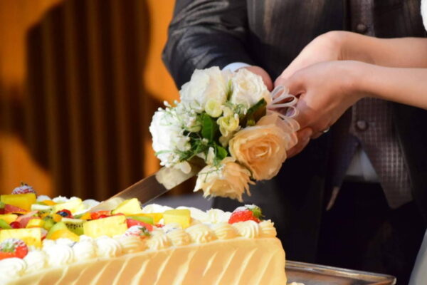 Official髭男dismは結婚式ソングでも人気？宿命と115万キロのフィルムやI Love…が使われる訳は？