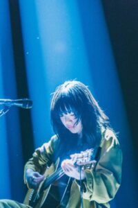 あいみょんは楽曲提供相手も凄い？菅田将暉やDISHにジャニーズWESTなどにも！