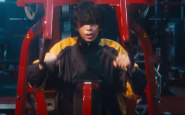米津玄師のkick backと筋トレの奇妙な関係？動画のムキムキっぷりにも注目！