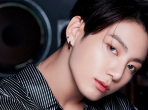 BTS(防弾少年団)グクのウィバースライブまとめ!歌った曲や背景のアロマキャンドルや涙の訳を徹底解析!