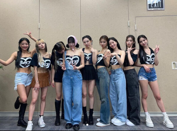 TWICEの歴代ペンライトを大紹介!公式商品と偽物を見分ける方法とは?