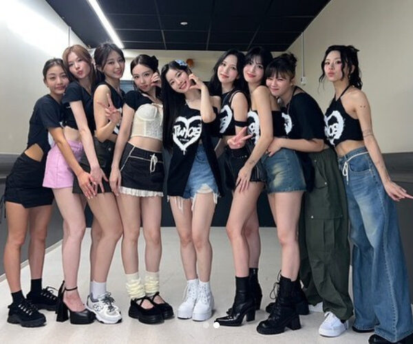 TWICEの歴代ペンライトを大紹介!公式商品と偽物を見分ける方法とは?