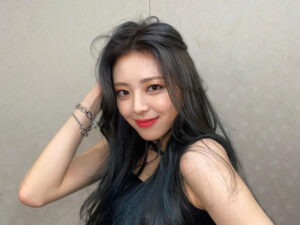 ITZYユナのデビュー年齢にビックリ!?中学生で芸能活動をしつつ高校にも入学!