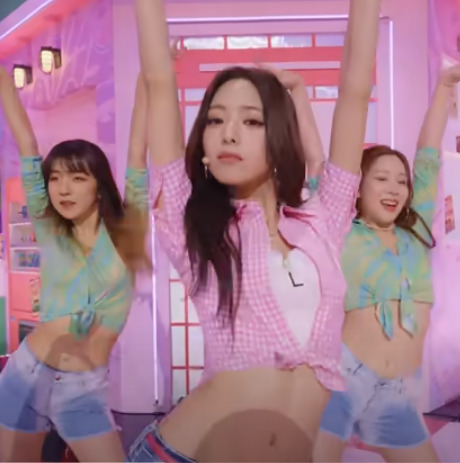 ITZY(イッチ)ユナはスタイル抜群!ウエストのサイズや年齢などについても紹介!