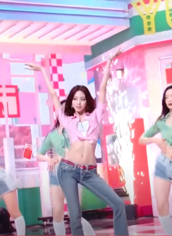 ITZY(イッチ)ユナはスタイル抜群!ウエストのサイズや年齢などについても紹介!