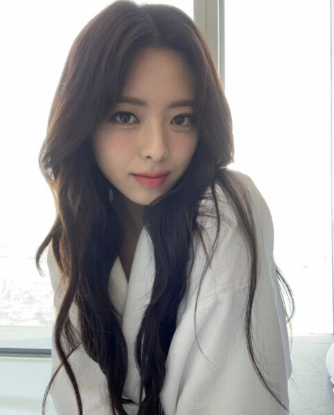 ITZY(イッチ)ユナはスタイル抜群!ウエストのサイズや年齢などについても紹介!