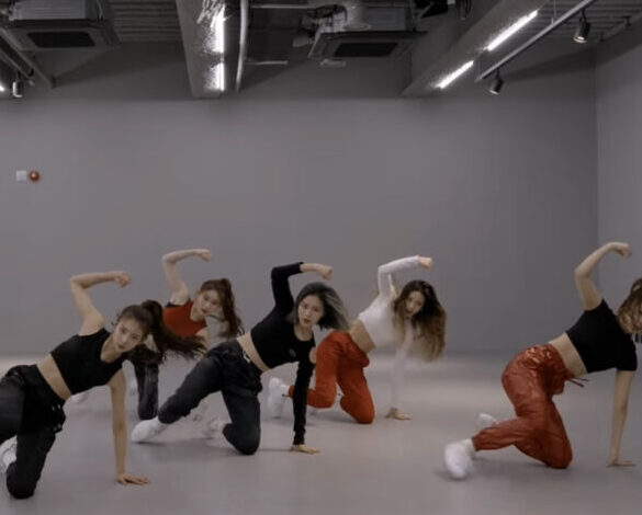 Dalla dalla dance practice https://youtu.be/ay97L0DAu9A?si=xzqzCKXW67GF1OJy