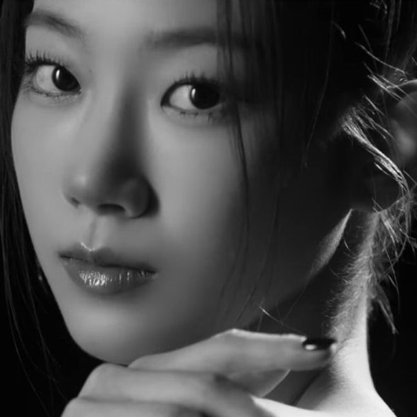 LE SSERAFIMのメンバー紹介！身長やメンバーカラーなどについても！脱退したメンバーもいる？