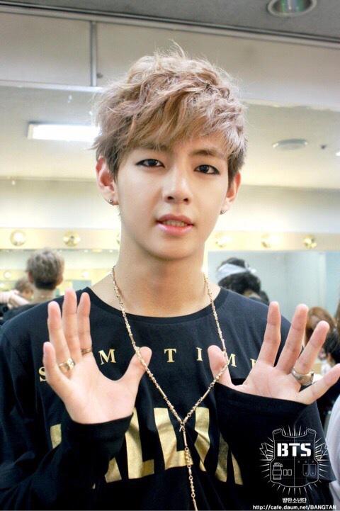 BTS(防弾少年団)テテの髪型推移をチェック！坊主からパーマまでオーダー方法も教えますよ！
