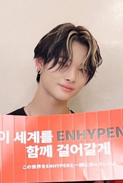 ENHYPEN(エンハイフン)のニキみたいな髪型にしたい！黒長髪メッシュなど様々なスタイルに注目！