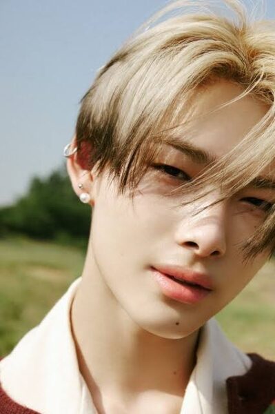 ENHYPEN(エンハイフン)のニキみたいな髪型にしたい！黒長髪メッシュなど様々なスタイルに注目！