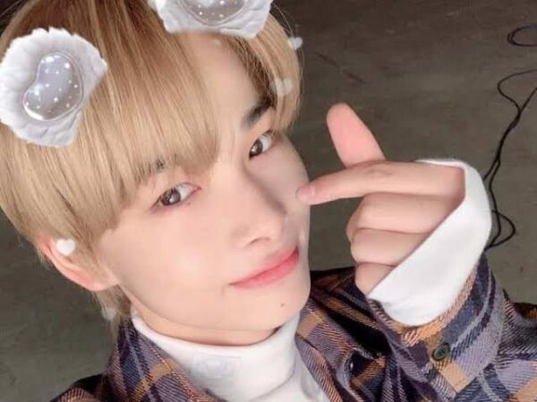 ENHYPEN(エンハイフン)のニキみたいな髪型にしたい！黒長髪メッシュなど様々なスタイルに注目！