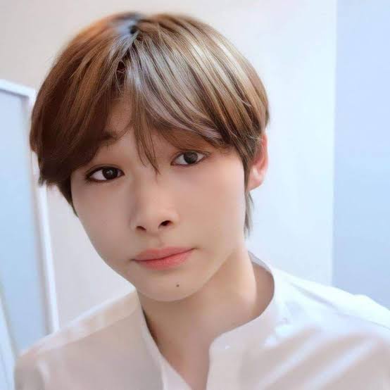 ENHYPEN(エンハイフン)のニキみたいな髪型にしたい！黒長髪メッシュなど様々なスタイルに注目！