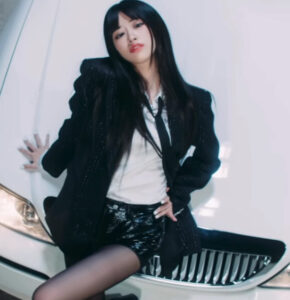 IVE(アイヴ)ユジンがかわいい！スタイルの良さやインスタについても紹介！