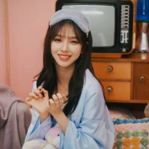 aespaのカリナはスマホゲームで全国一位に？！好きなキャラクターがクレヨンしんちゃんな事でも有名！