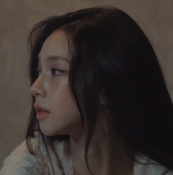 aespaのカリナはスマホゲームで全国一位に？！好きなキャラクターがクレヨンしんちゃんな事でも有名！