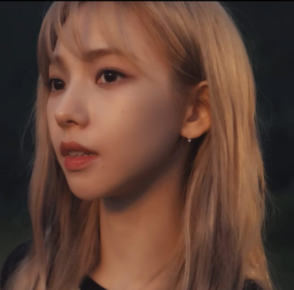 aespaのカリナはスマホゲームで全国一位に？！好きなキャラクターがクレヨンしんちゃんな事でも有名！