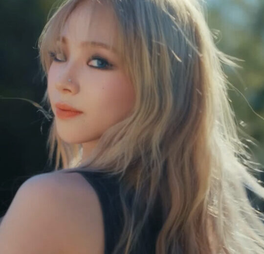 aespaのカリナはスマホゲームで全国一位に？！好きなキャラクターがクレヨンしんちゃんな事でも有名！