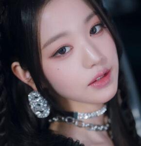 IVE(アイヴ)ウォニョンが務めるアンバサダーの数が凄い!スキンケア美容液は日本でも大人気のメーカー!