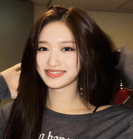 IVE イソのインスタに大注目!可愛すぎる画像や私服も紹介!