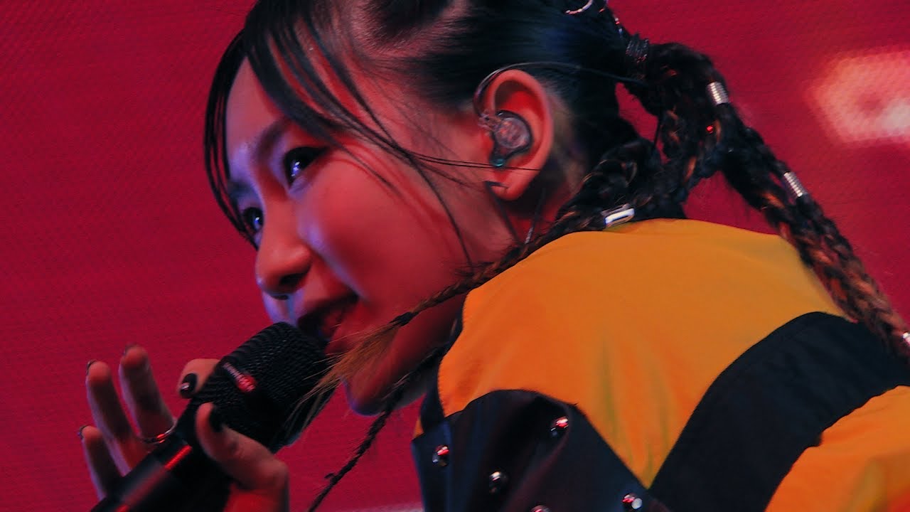 YOASOBIの電光石火ツアー2023ライブグッズについて！ペンライトなど！