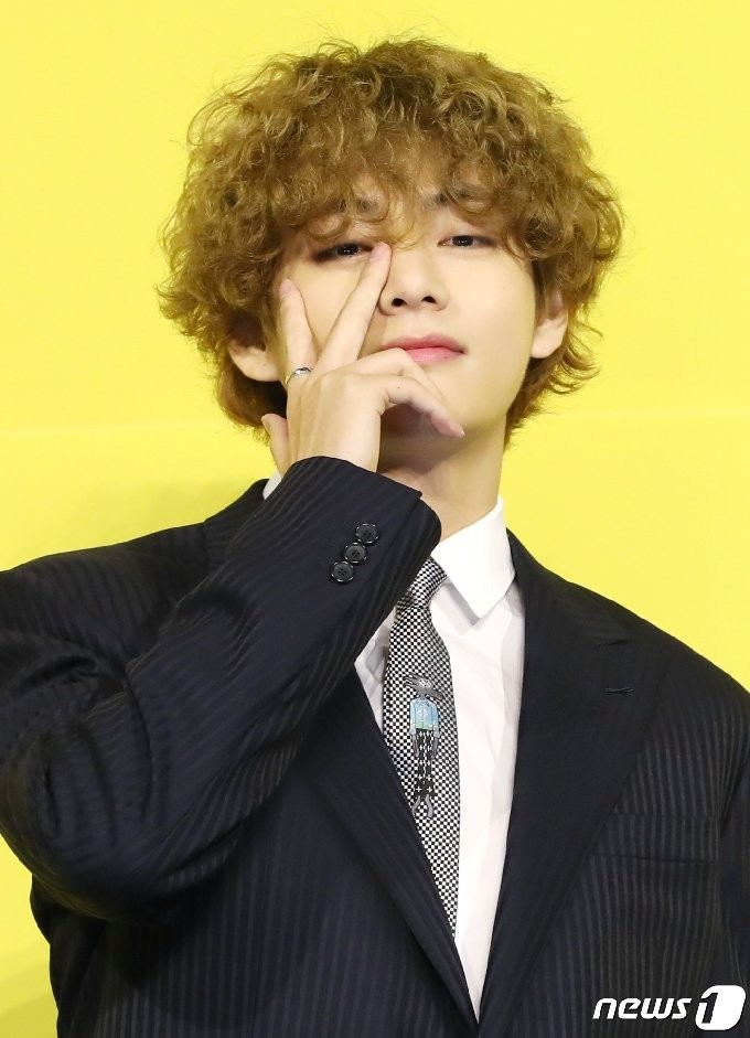 BTS(防弾少年団)テテの髪型推移をチェック！坊主からパーマまでオーダー方法も教えますよ！