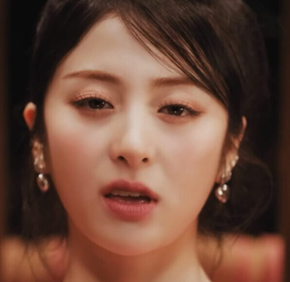 LE SSERAFIMのユンジンはハーフでは無い？アメリカ育ちで韓国語より英語が上手い！？