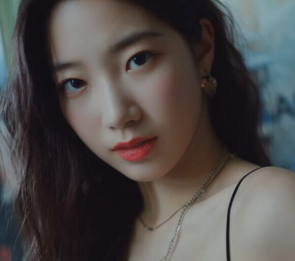 LE SSERAFIMのカズハこと中村一葉はバレエ経験者!実力が認められて留学経験も?