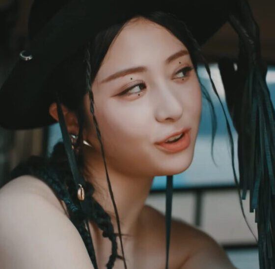 LE SSERAFIMのユンジンはハーフでは無い？アメリカ育ちで韓国語より英語が上手い！？