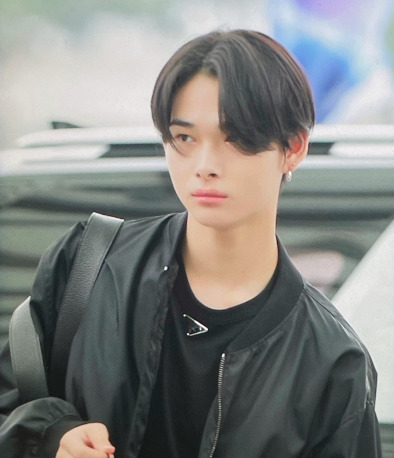 ENHYPEN(エンハイフン)ニキのファッションチェック！ピアスやパーカー靴などを探し出してみた！