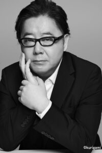 乃木坂46のプロデューサーといえば秋元康!akb48などを育てた彼ってどんな人?