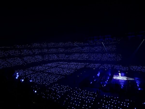 「みなさん、なんで昨日はしなかったんだよ。やればできるじゃん。昨日の夜寝る前にどうしようって悩んだんですよ。 とにかく今日は最高でした。私が日本で公演した中で一番良かったと思います。」