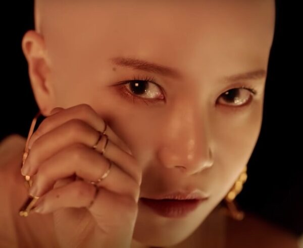 MAMAMOOソラのソロ曲を全紹介!spit it outではまさかの坊主に!?