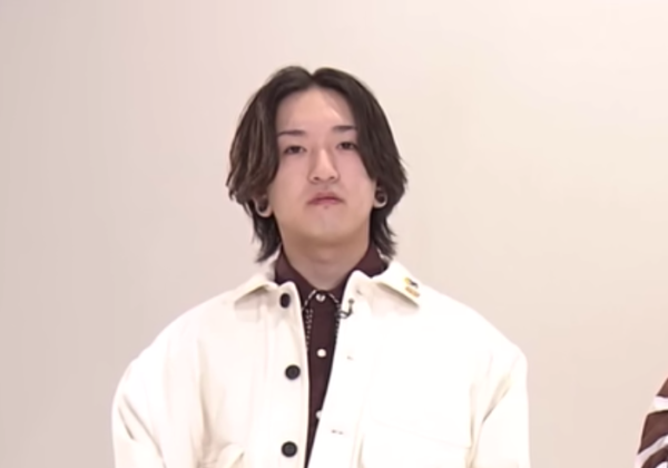 YOASOBIのAyaseは作詞作曲を担当！曲を作っていく際には一体何してる？