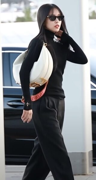 TWICEミナの私服がかっこいい！靴などのブランドがどこのものか知りたい！