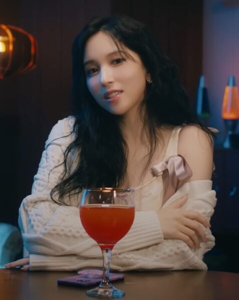 TWICEミナの私服がかっこいい！靴などのブランドがどこのものか知りたい！