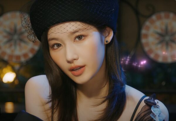 TWICEサナのメイク方法の特徴お教えします！アイシャドウなどメイク道具にも注目！