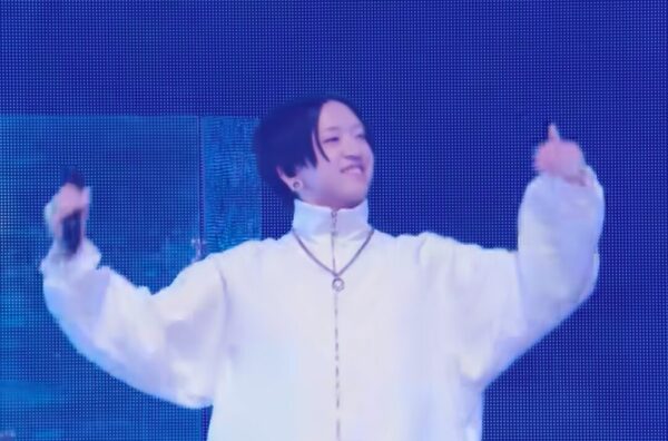 YOASOBIのAyaseは作詞作曲を担当!曲を作っていく際には一体何してる?