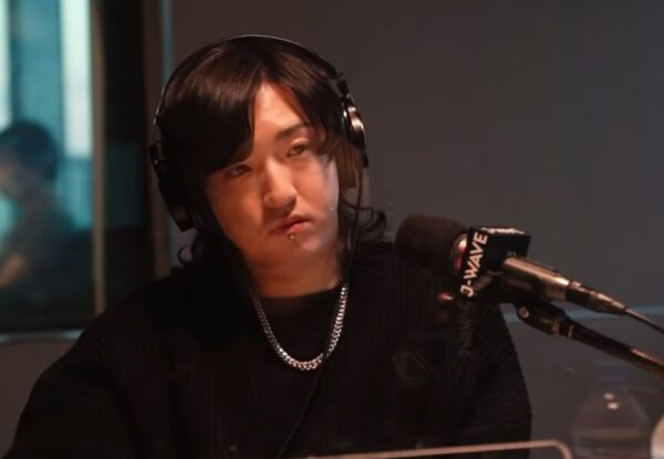 YOASOBIのAyaseは作詞作曲を担当!曲を作っていく際には一体何してる?