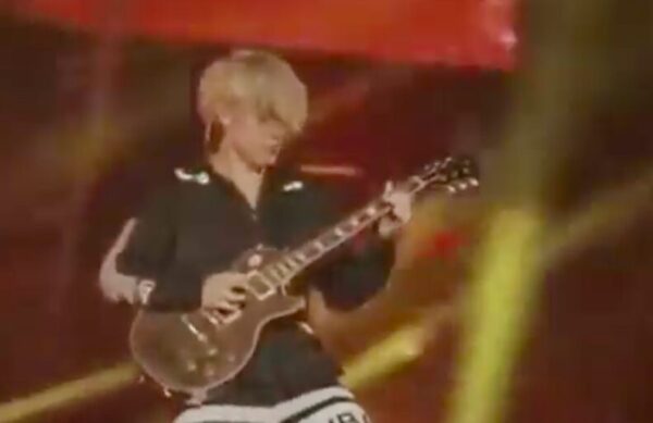 ONE OK ROCK(ワンオク)のToruが使用するギターやアコギはどれ？弦やアンプの情報も一緒に！