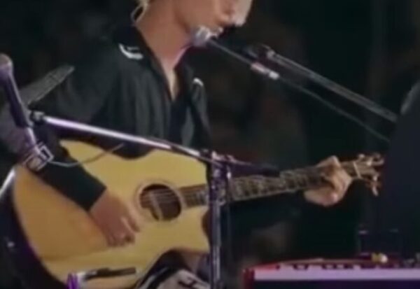 ONE OK ROCK(ワンオク)のToruが使用するギターやアコギはどれ？弦やアンプの情報も一緒に！