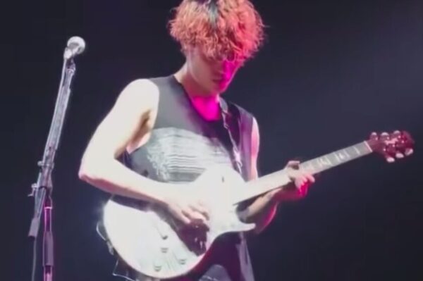 ONE OK ROCK(ワンオク)のToruが使用するギターやアコギはどれ？弦やアンプの情報も一緒に！