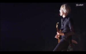 ONE OK ROCKのToruが使用するギターやアコギはどれ？弦やアンプの情報も一緒に！