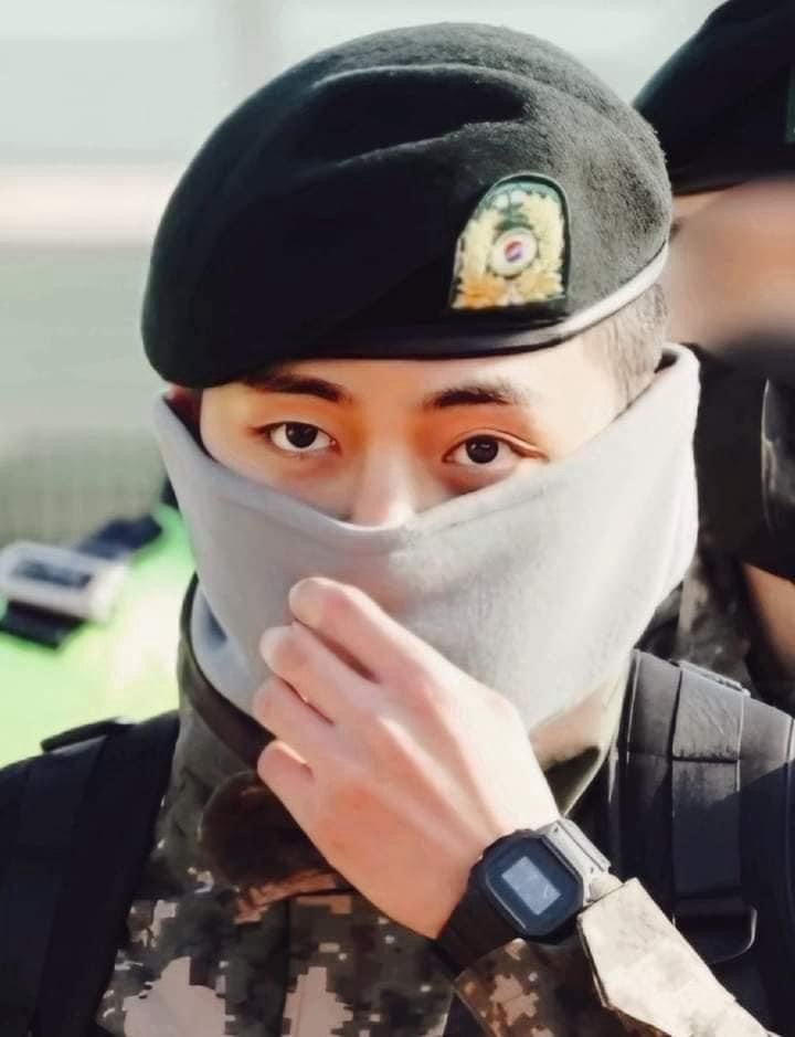 BTS(防弾少年団)テテが付けてる腕時計はカルティエ!RMのロレックスの値段にもビックリ!