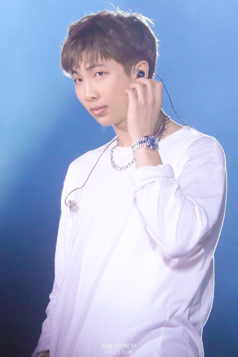 BTS(防弾少年団)テテが付けてる腕時計はカルティエ!RMのロレックスの値段にもビックリ!