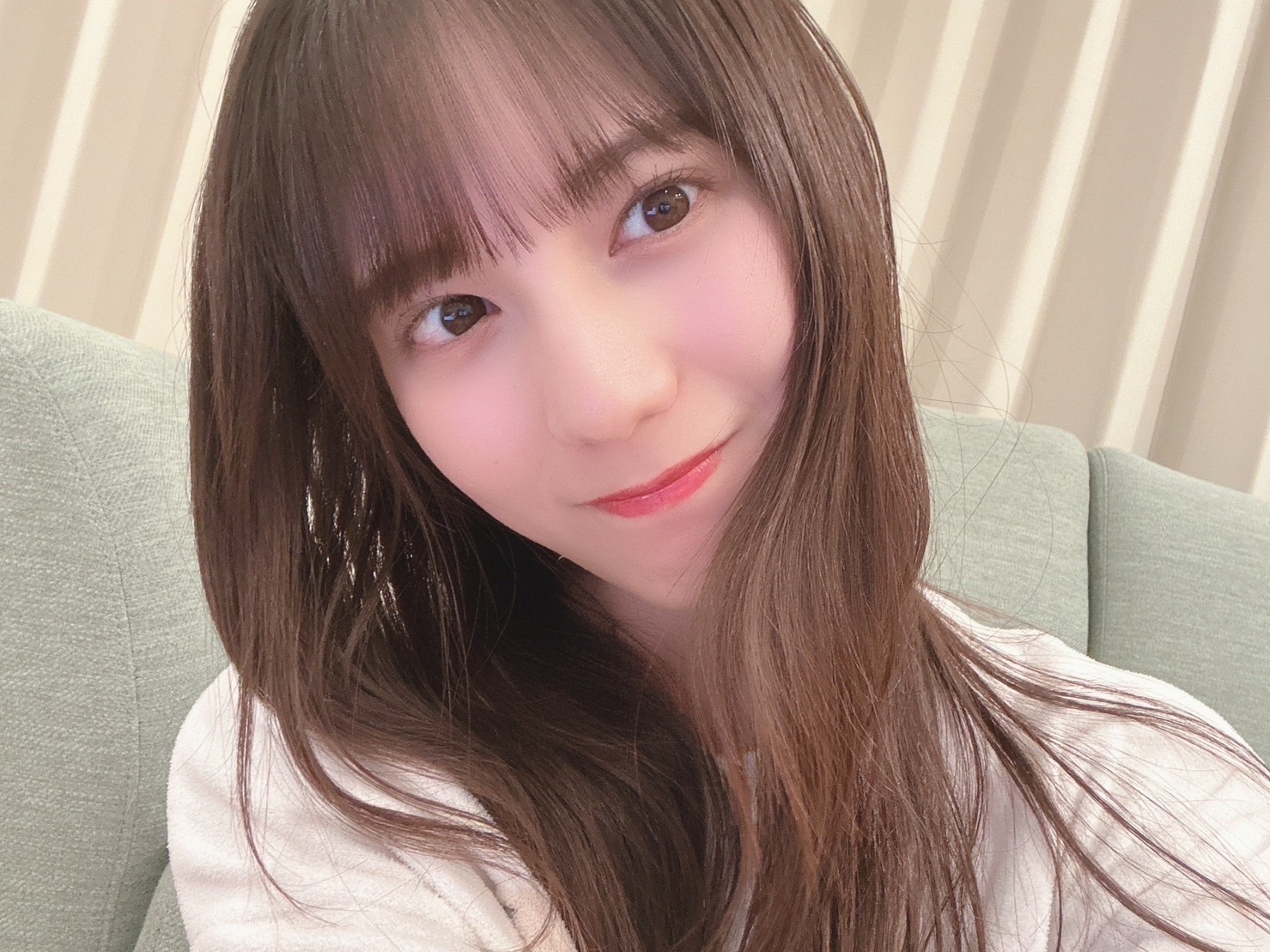 日向坂46の小坂菜緒はアニメ好き！コナンコラボでサンデーの表紙でキッドに変身！？