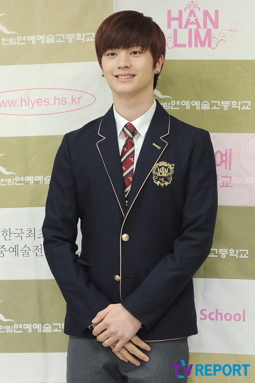 TOMORROW X TOGETHER(TXT)のテヒョンとボムギュが同じ高校だった？！卒アル写真や学校時代の話も！