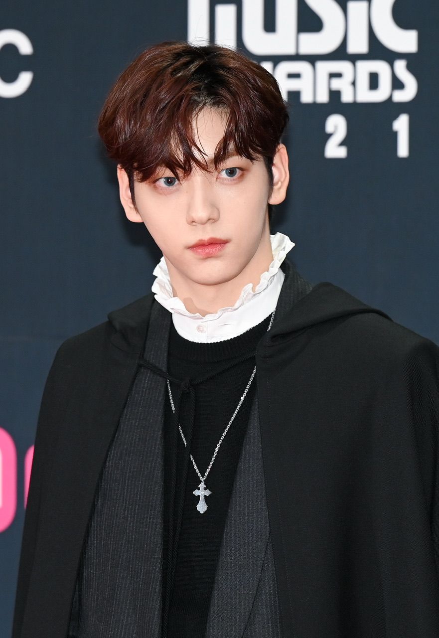 TOMORROW X TOGETHER(TXT)のスビンをファッションチェック！アクセサリー眼鏡やリュックなど小物にも注目！