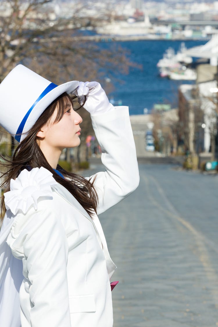 日向坂46の小坂菜緒はアニメ好き！コナンコラボでサンデーの表紙でキッドに変身！？