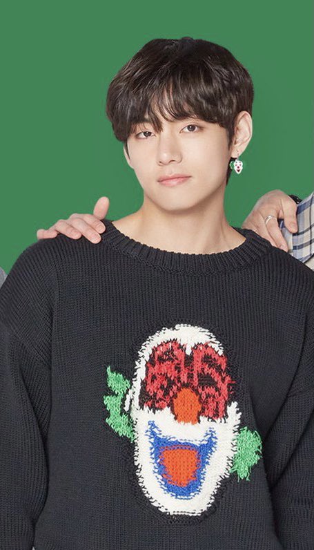 TOMORROW X TOGETHER(TXT)のピアスはどこのブランド？ピアス位置もチェックします！